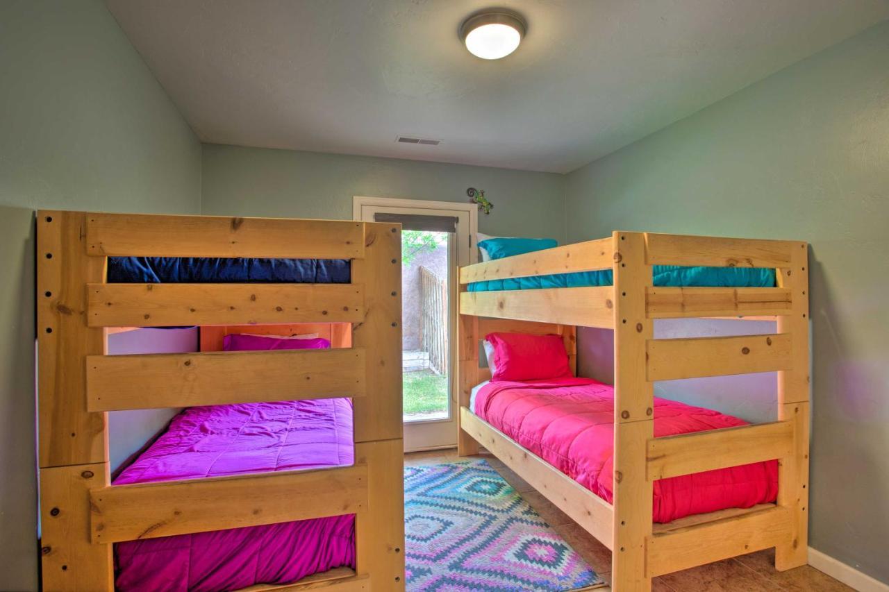 Modern Townhome With Shared Pool And Hot Tub! *