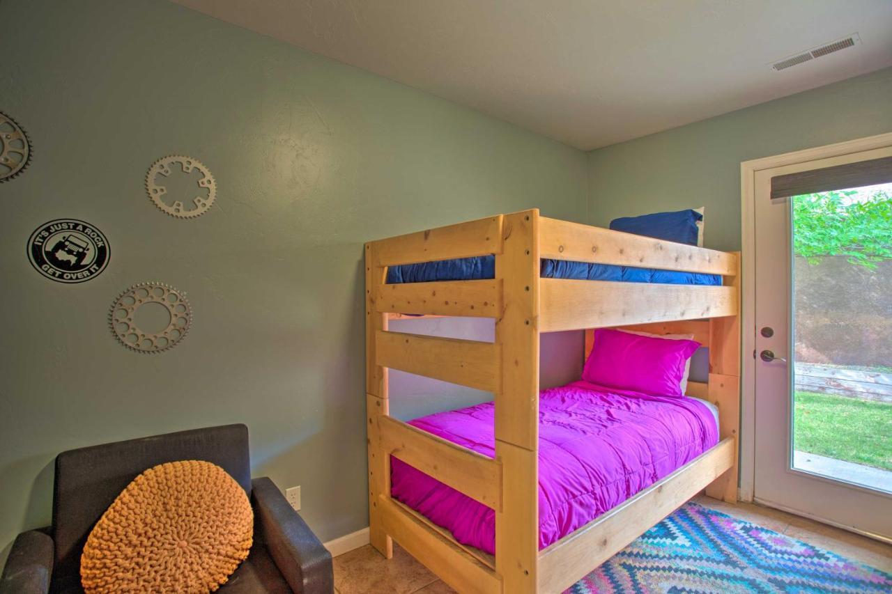 Modern Townhome With Shared Pool And Hot Tub! *