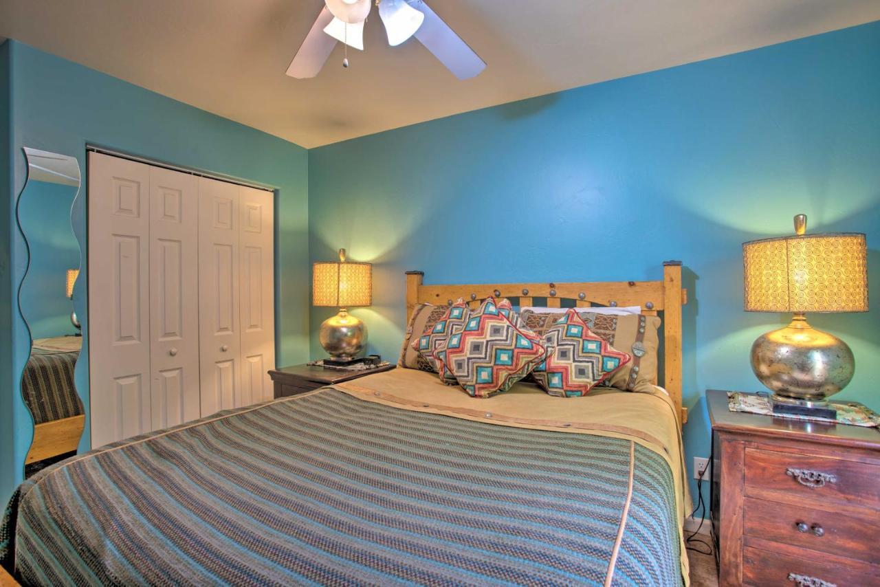 Modern Townhome With Shared Pool And Hot Tub! Holiday home Moab