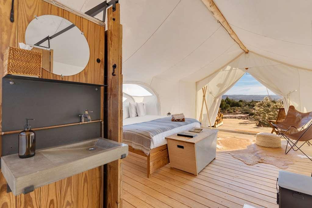 Under Canvas 3*