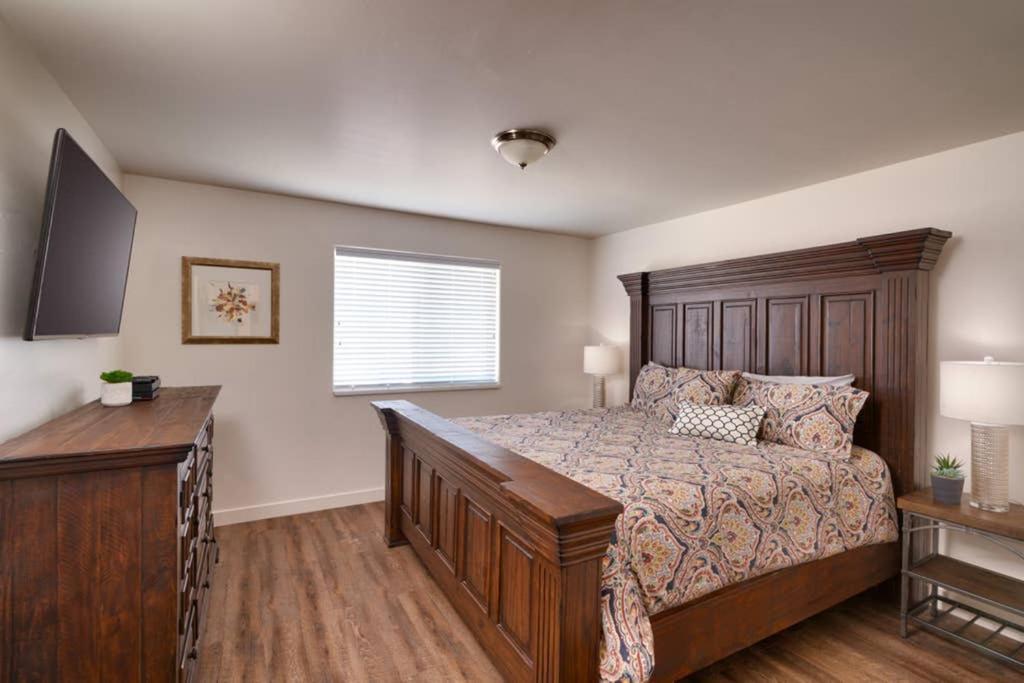 5d New Redcliff Condo, Pool & Hot Tub Moab