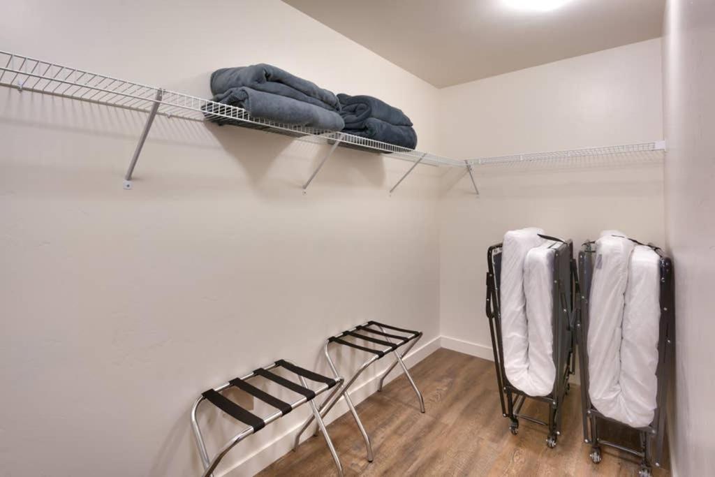5d New Redcliff Condo, Pool & Hot Tub Apartment *