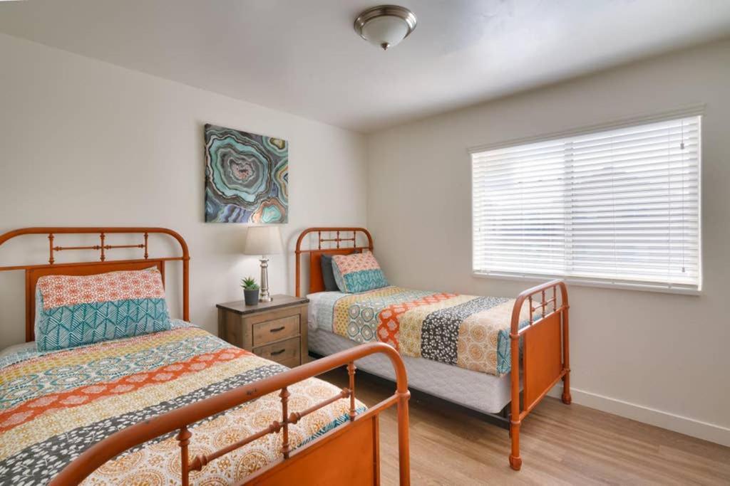 6b Cozy Redcliff Condo, Pool & Hot Tub *