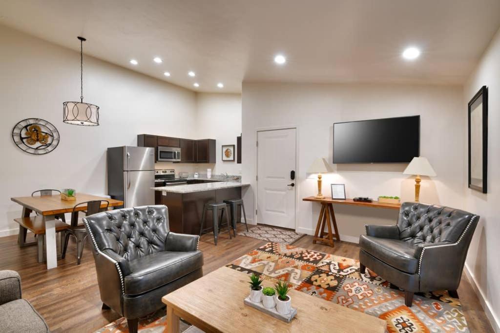 5j Floor Redcliff Condo, Pool & Hot Tub Apartment Moab