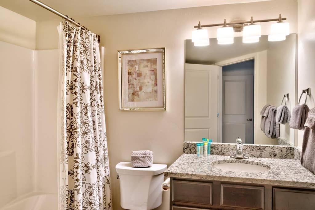 6b Cozy Redcliff Condo, Pool & Hot Tub *