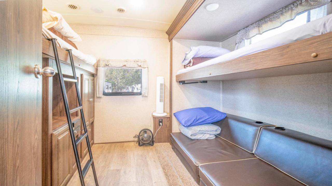 Outdoor Glamping Rockwood Trailer Ok28 *