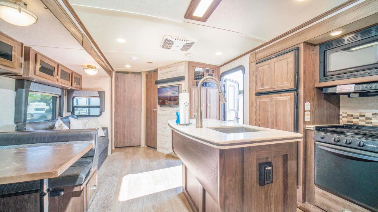 Outdoor Glamping Rockwood Trailer Ok28 Apartment