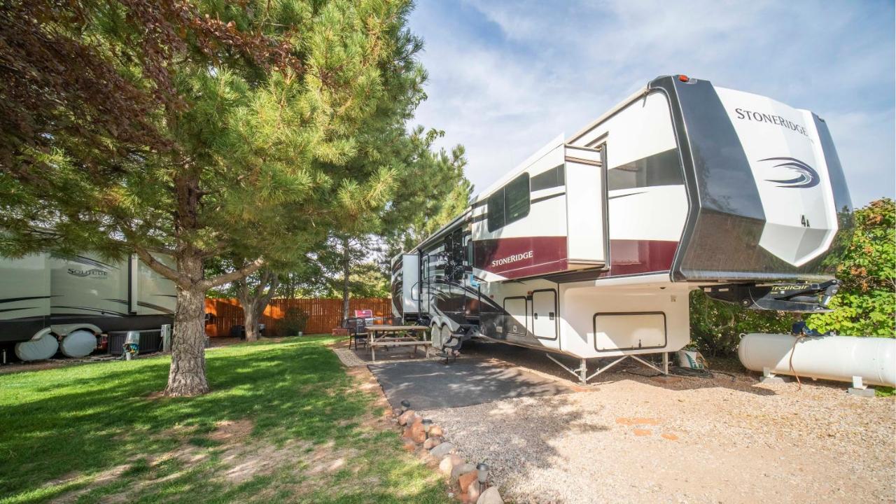Apartment Outdoor Glamping Large 5th Wheel Setup Ok4a