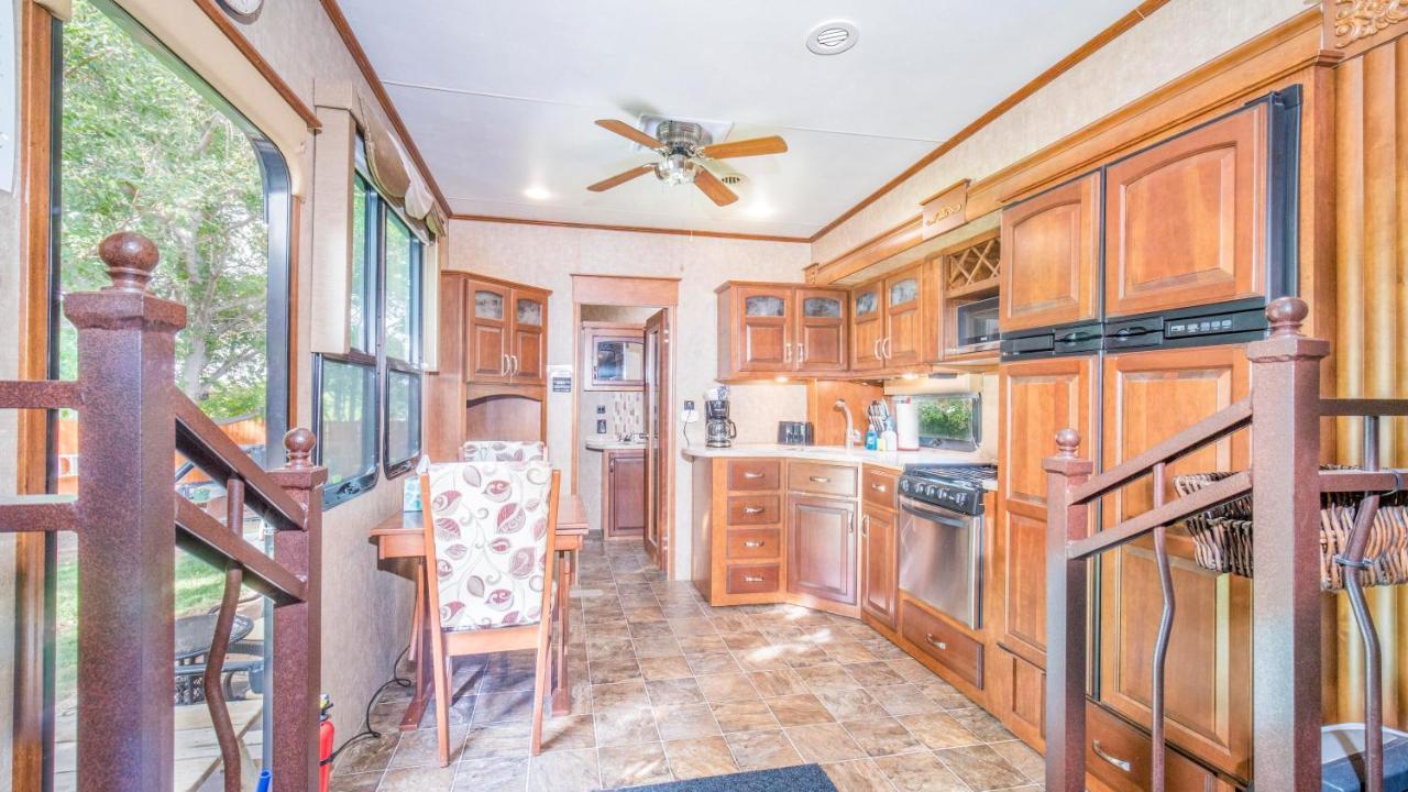 Outdoor Glamping Large 5th Wheel Setup Ok4a * Moab