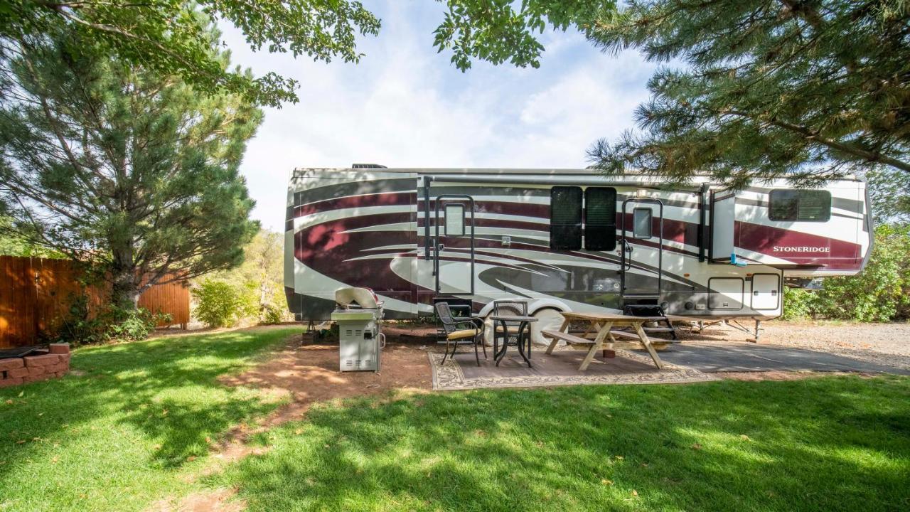Outdoor Glamping Large 5th Wheel Setup Ok4a Apartment