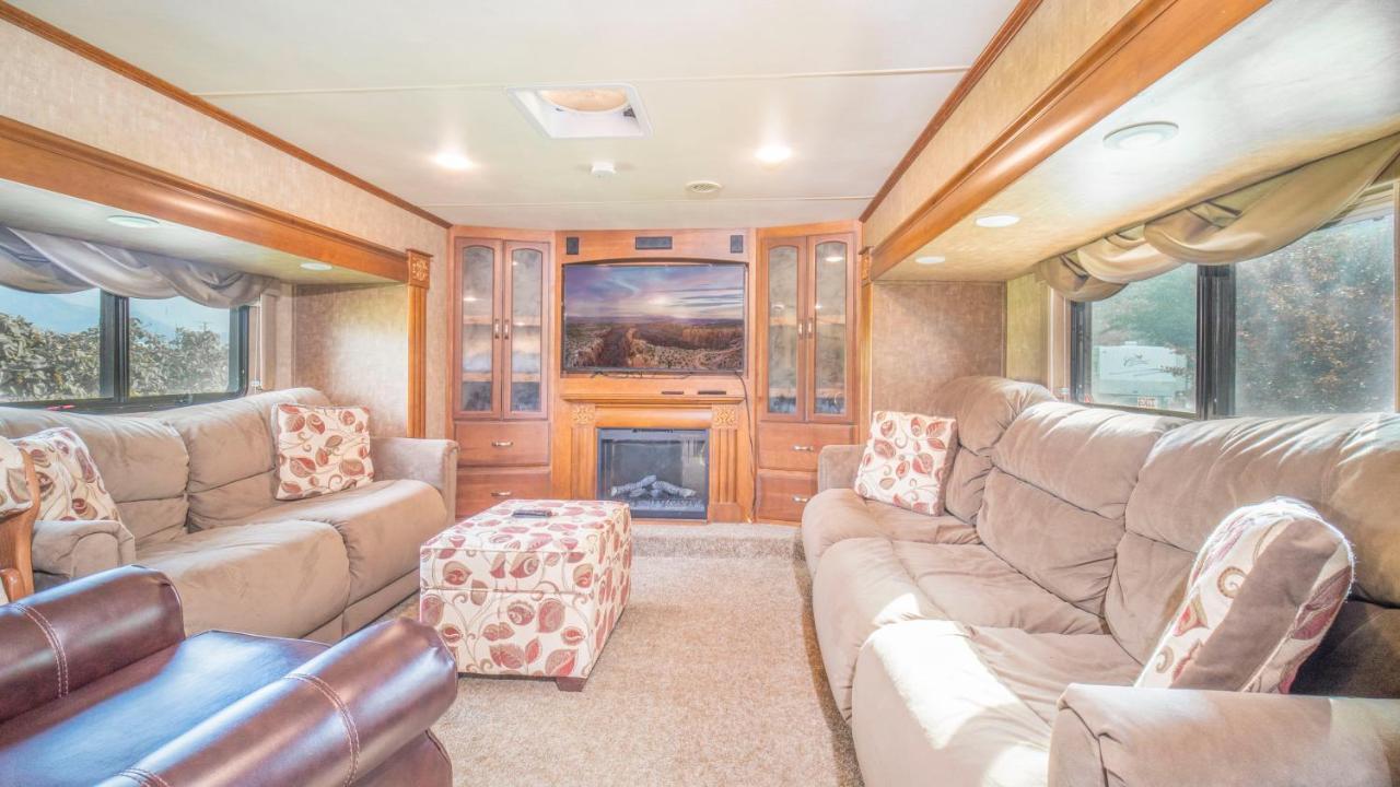 Outdoor Glamping Large 5th Wheel Setup Ok4a *