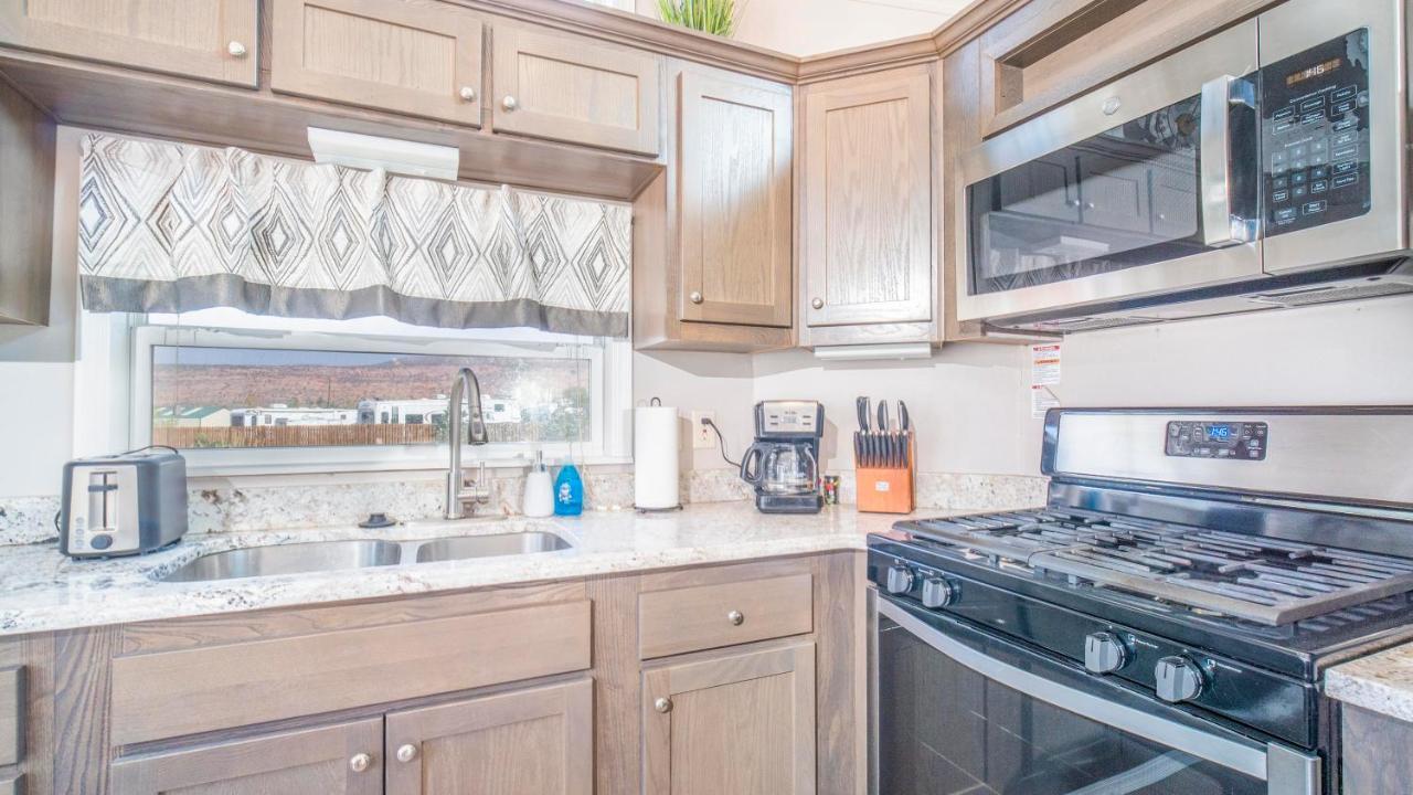 Funstays Glamping Tiny House W Large Loft Site 8 Holiday home *