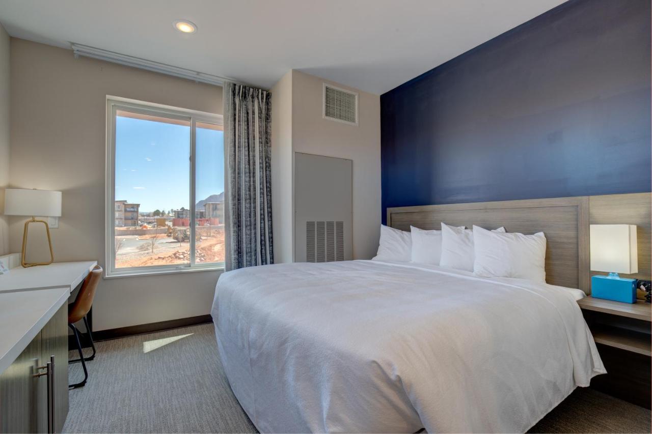 Scenic View & Hotel