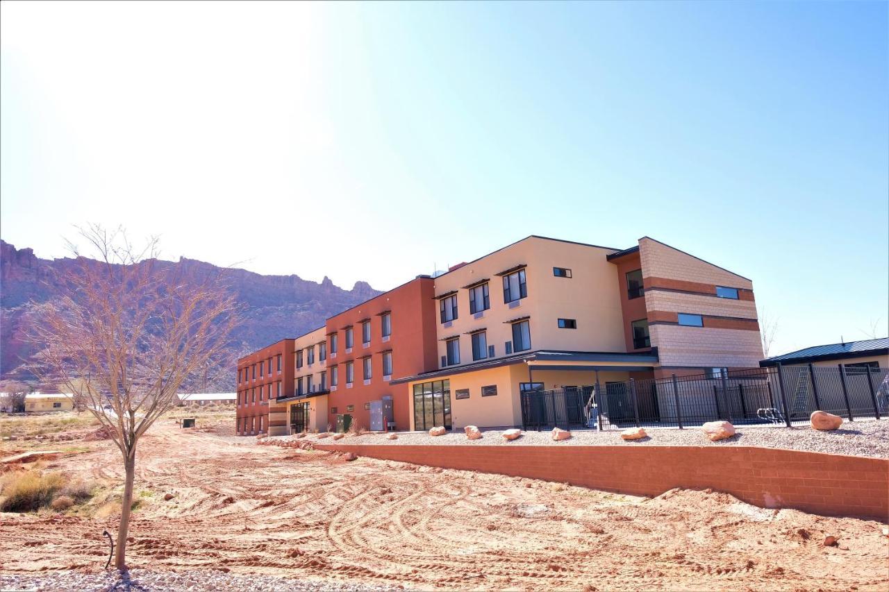 Scenic View & Hotel
