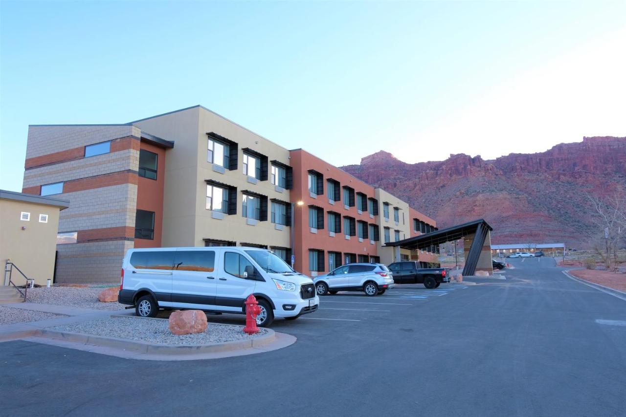 Scenic View & Hotel