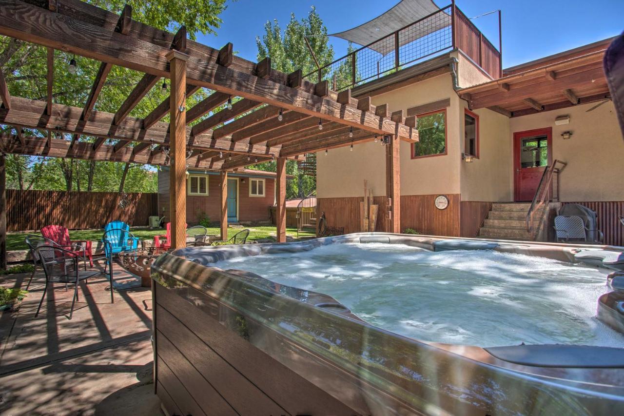 Holiday home Getaway With Ample Parking, Walk To Main Street *
