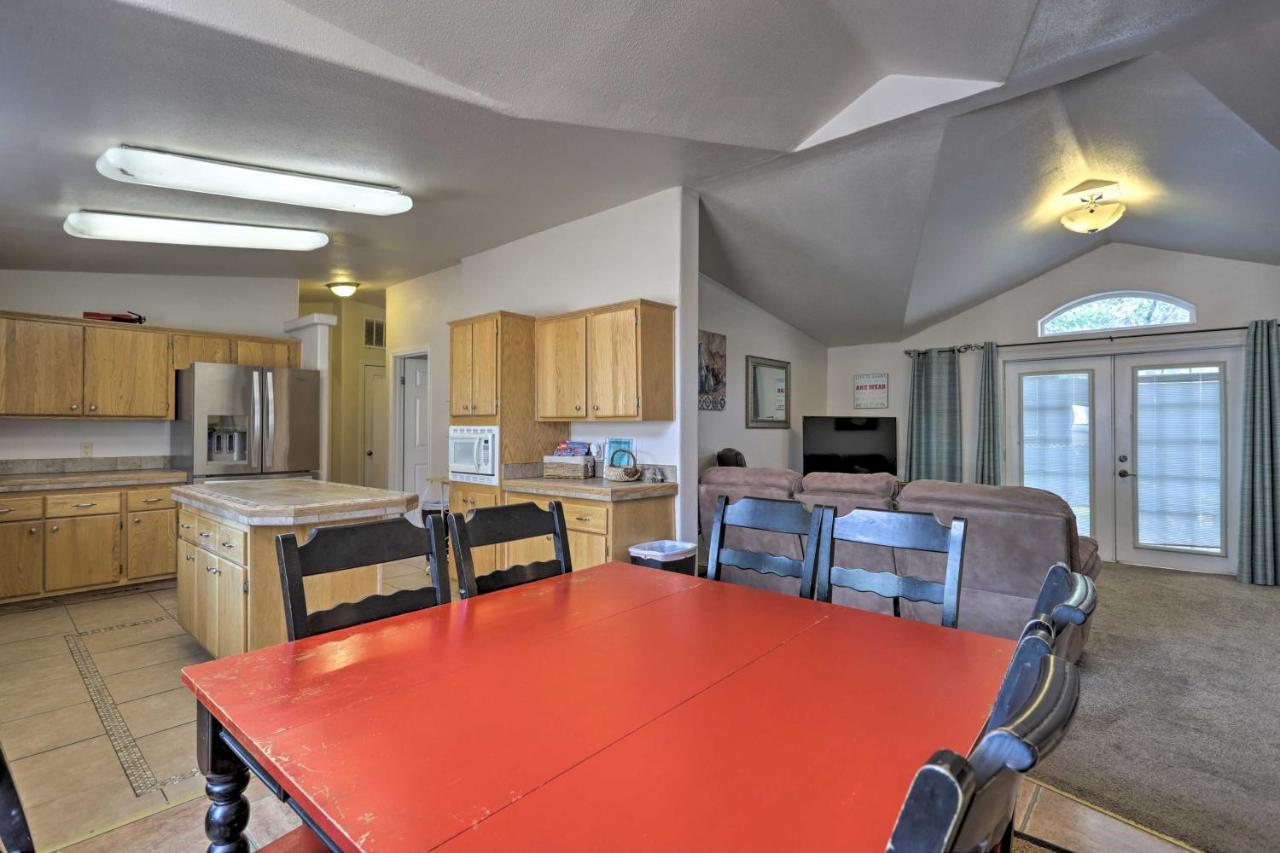 Holiday home Red Rock Rambler With Hot Tub And Views!