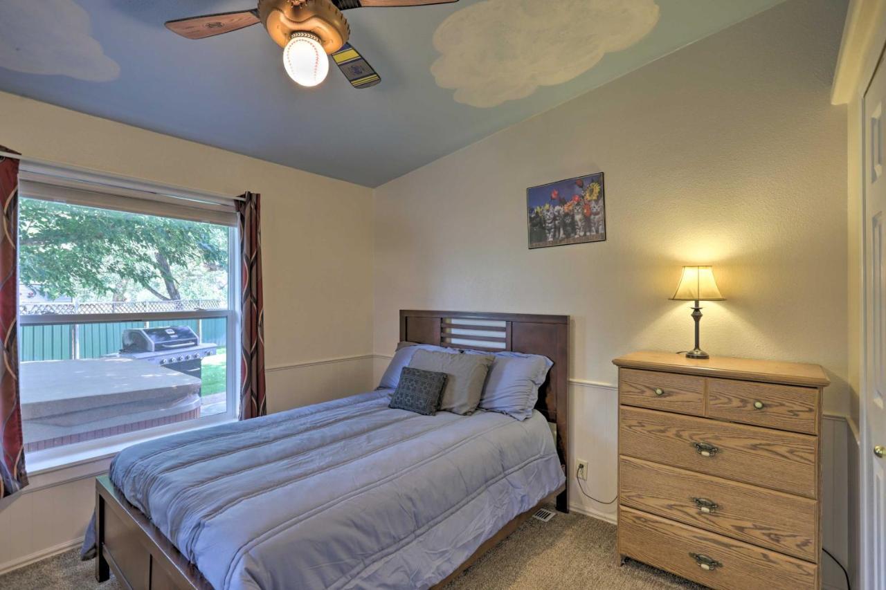 Red Rock Rambler With Hot Tub And Views! Holiday home