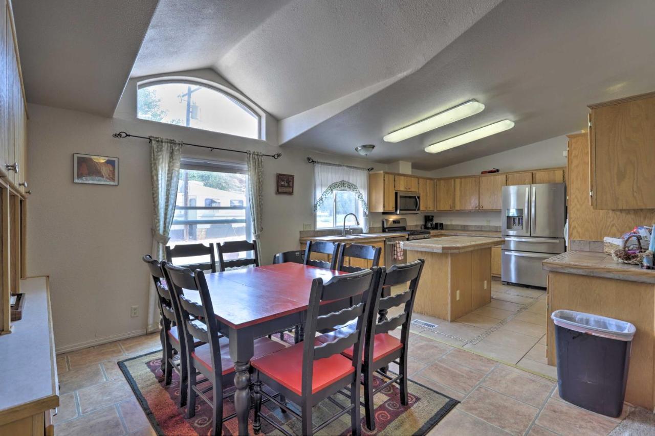 Red Rock Rambler With Hot Tub And Views! Holiday home *