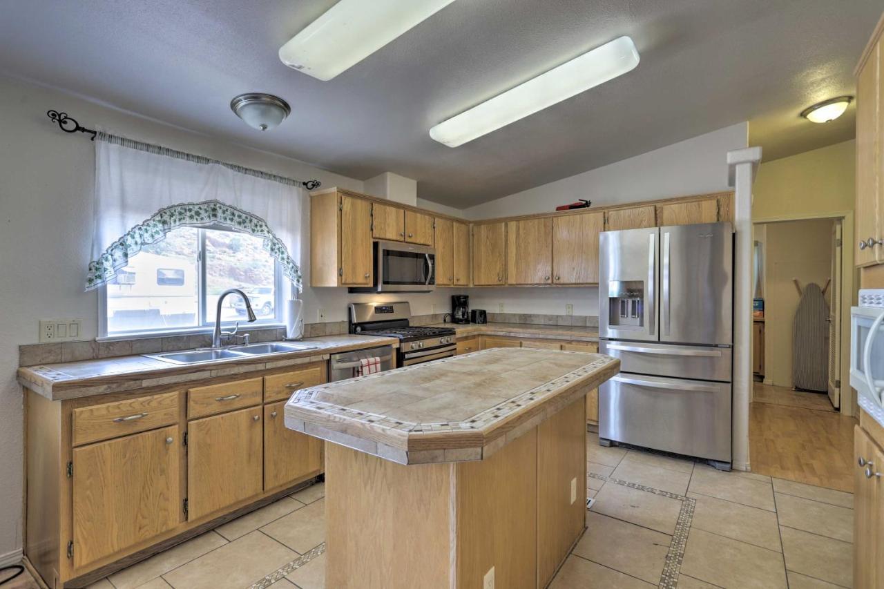 Red Rock Rambler With Hot Tub And Views! Holiday home