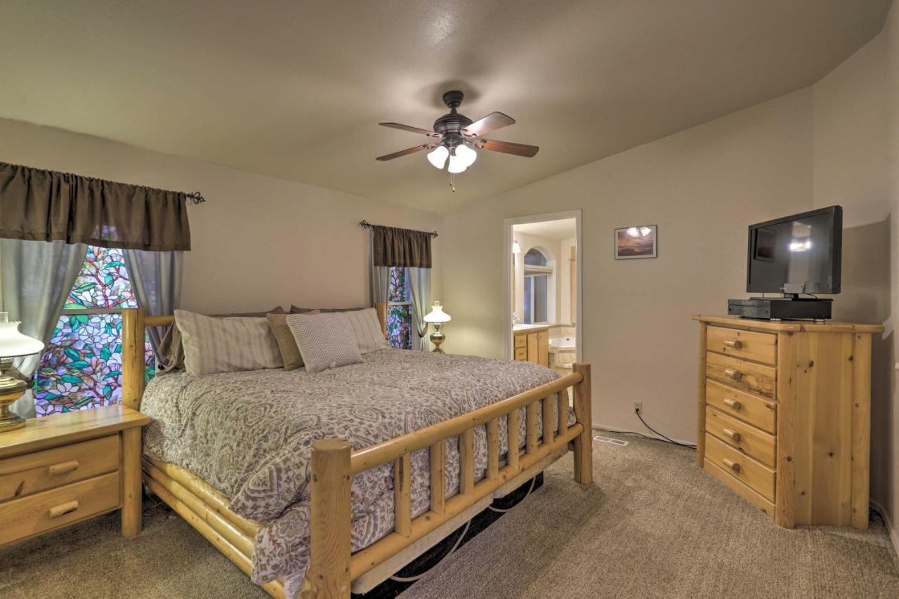 Holiday home Red Rock Rambler With Hot Tub And Views!