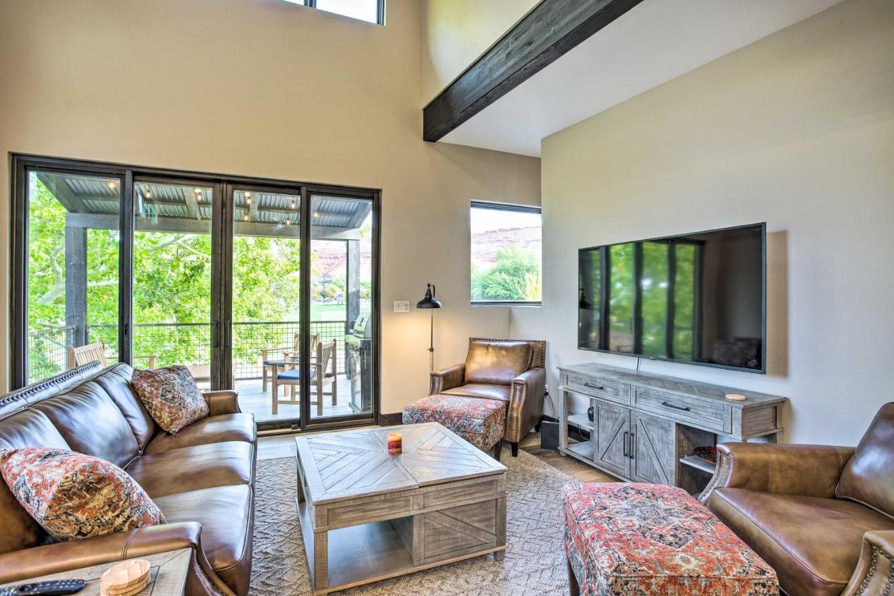 Holiday home Sleek And Modern Townhome, 3 Blocks To Main St!