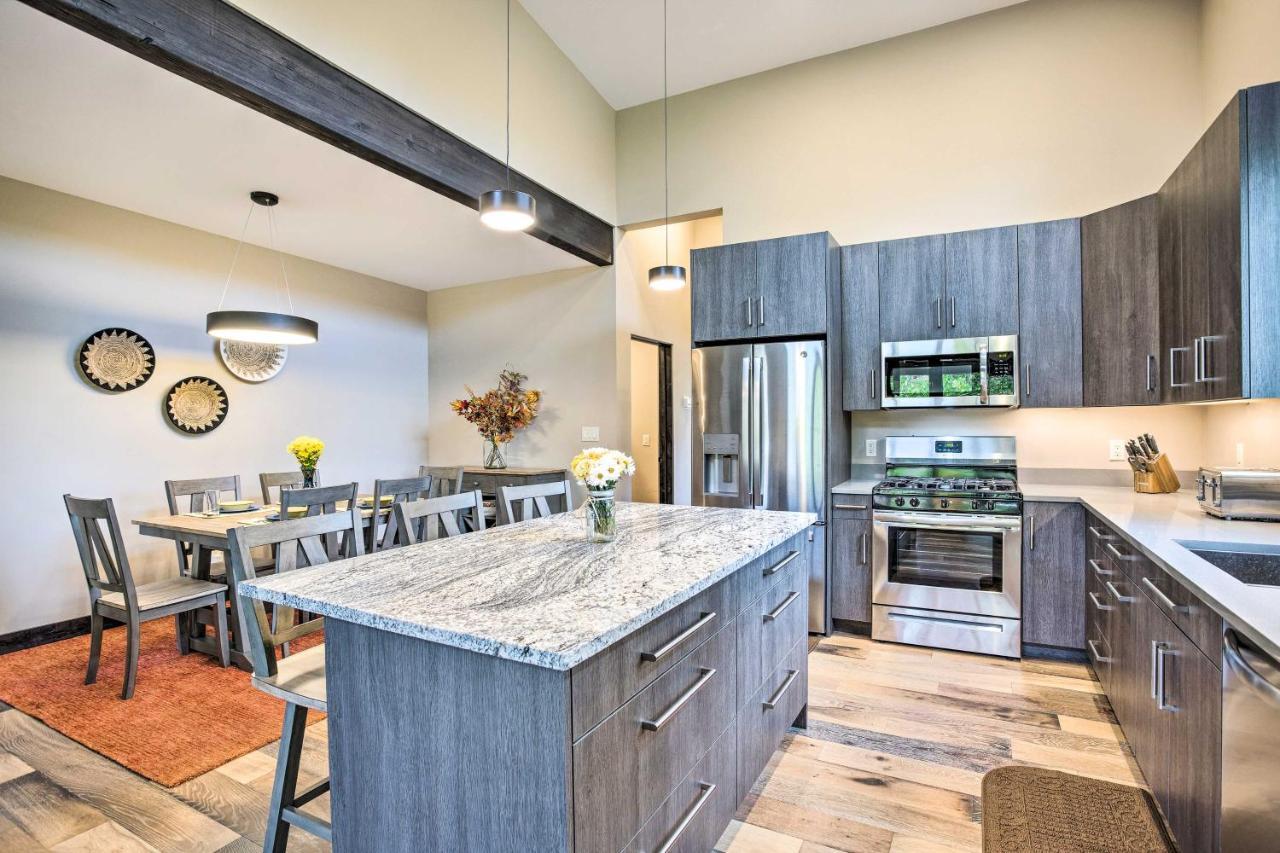 Holiday home Sleek And Modern Townhome, 3 Blocks To Main St! *