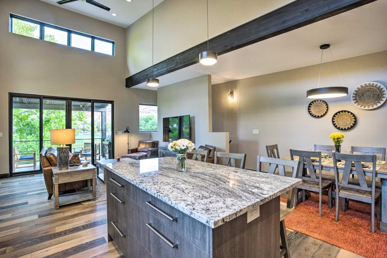 Holiday home Sleek And Modern Townhome, 3 Blocks To Main St!