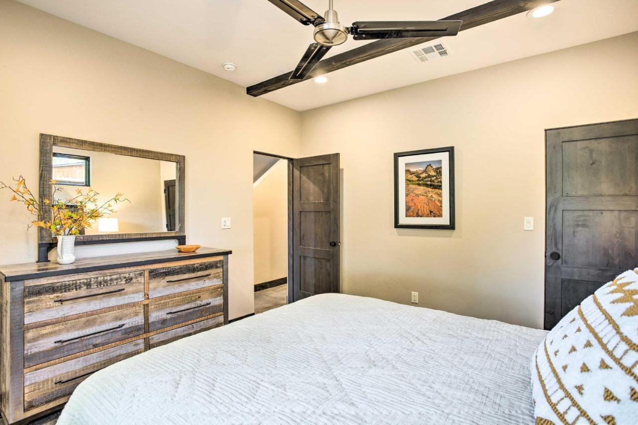 Sleek And Modern Townhome, 3 Blocks To Main St! Holiday home
