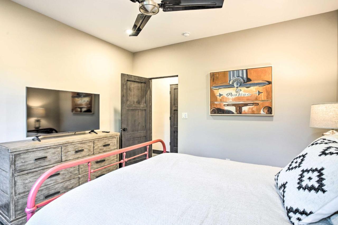Sleek And Modern Townhome, 3 Blocks To Main St! Holiday home *