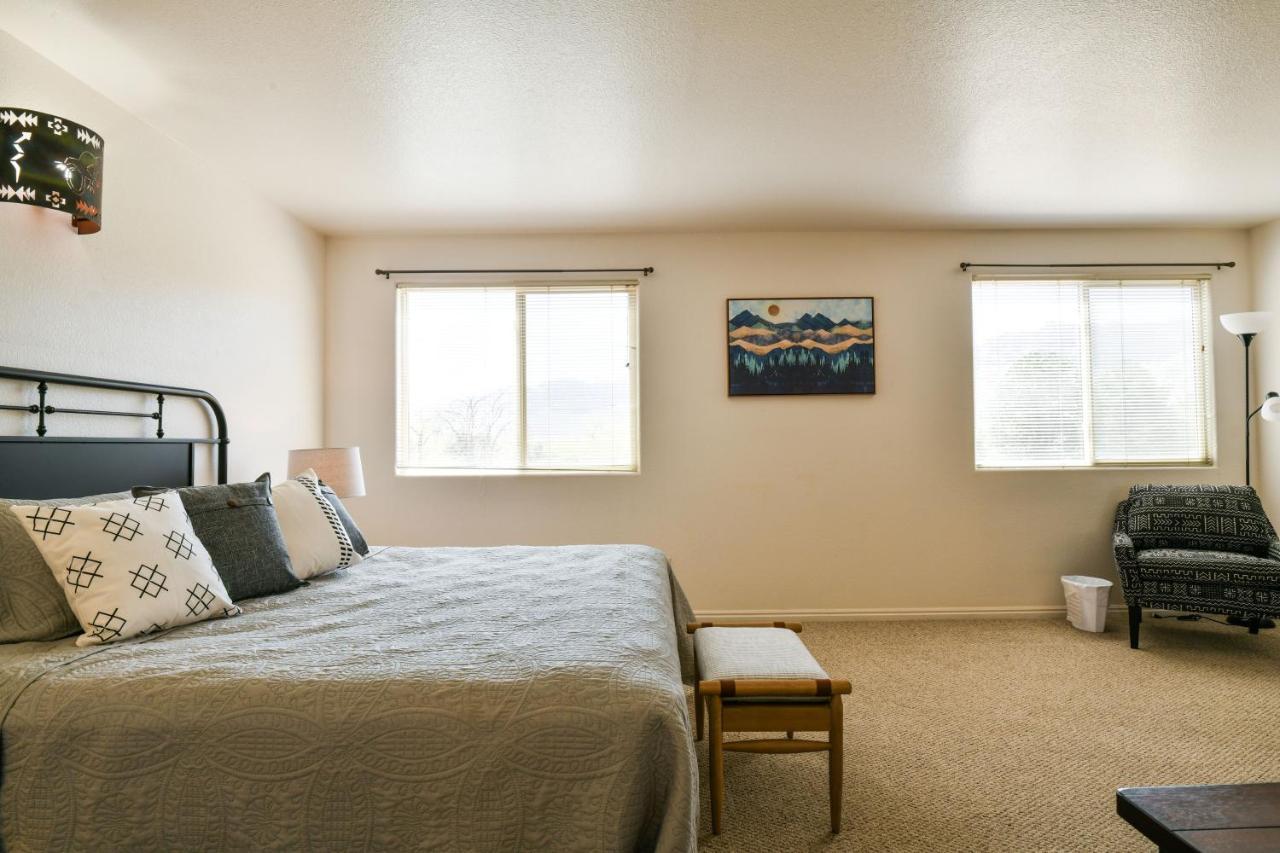 Holiday home New Listing - Solano Vallejo 3246 In The Beautiful Red Rock Canyons Of