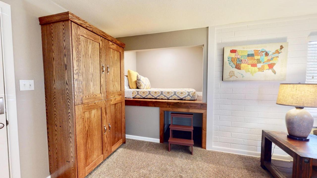 Apartment Purple Sage Flats #3 *