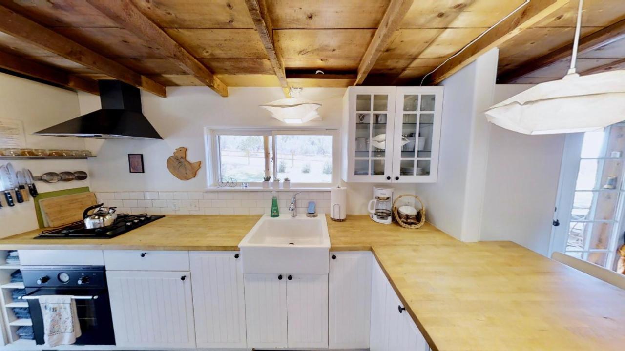 Pack Creek ~ Road House Holiday home *