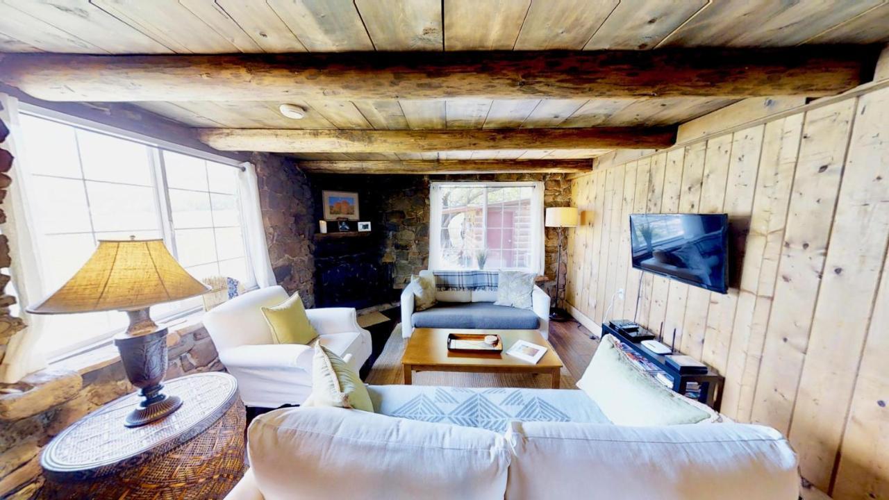 Pack Creek ~ Road House Holiday home