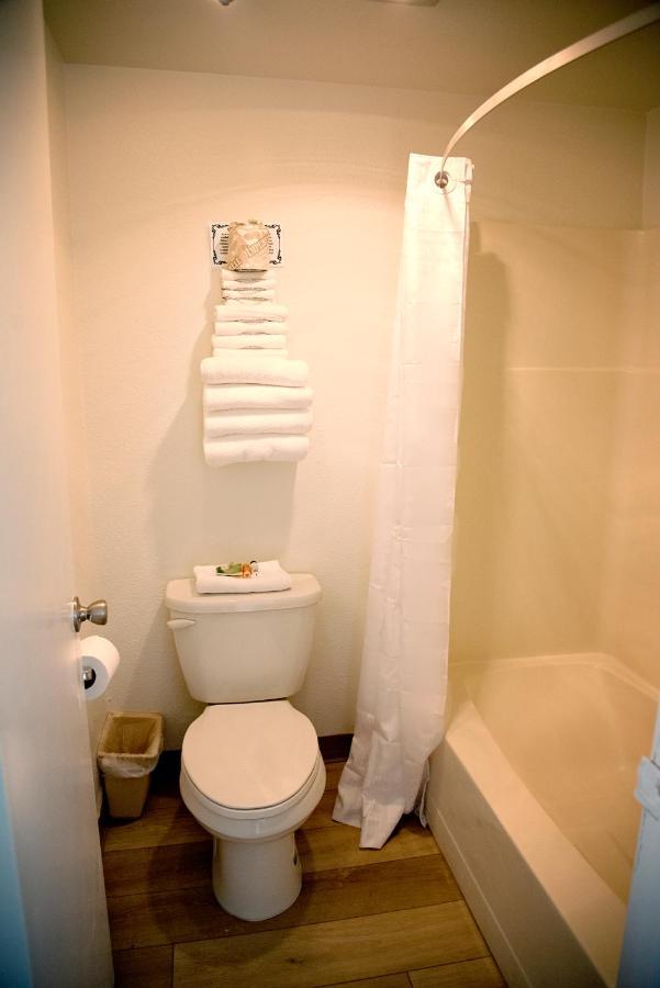 The Virginian Downtown Motel 2*