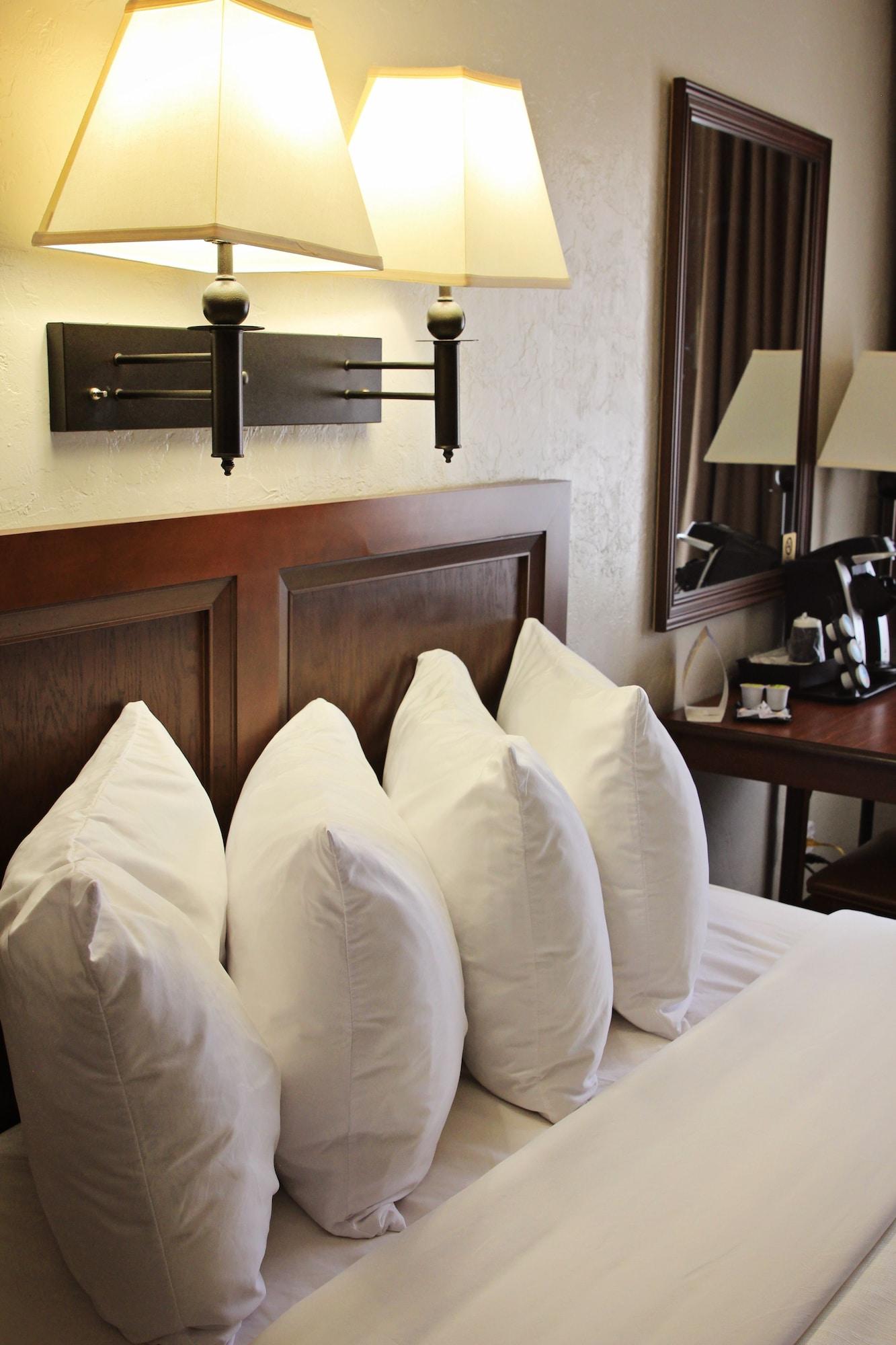 Bowen Motel 2*