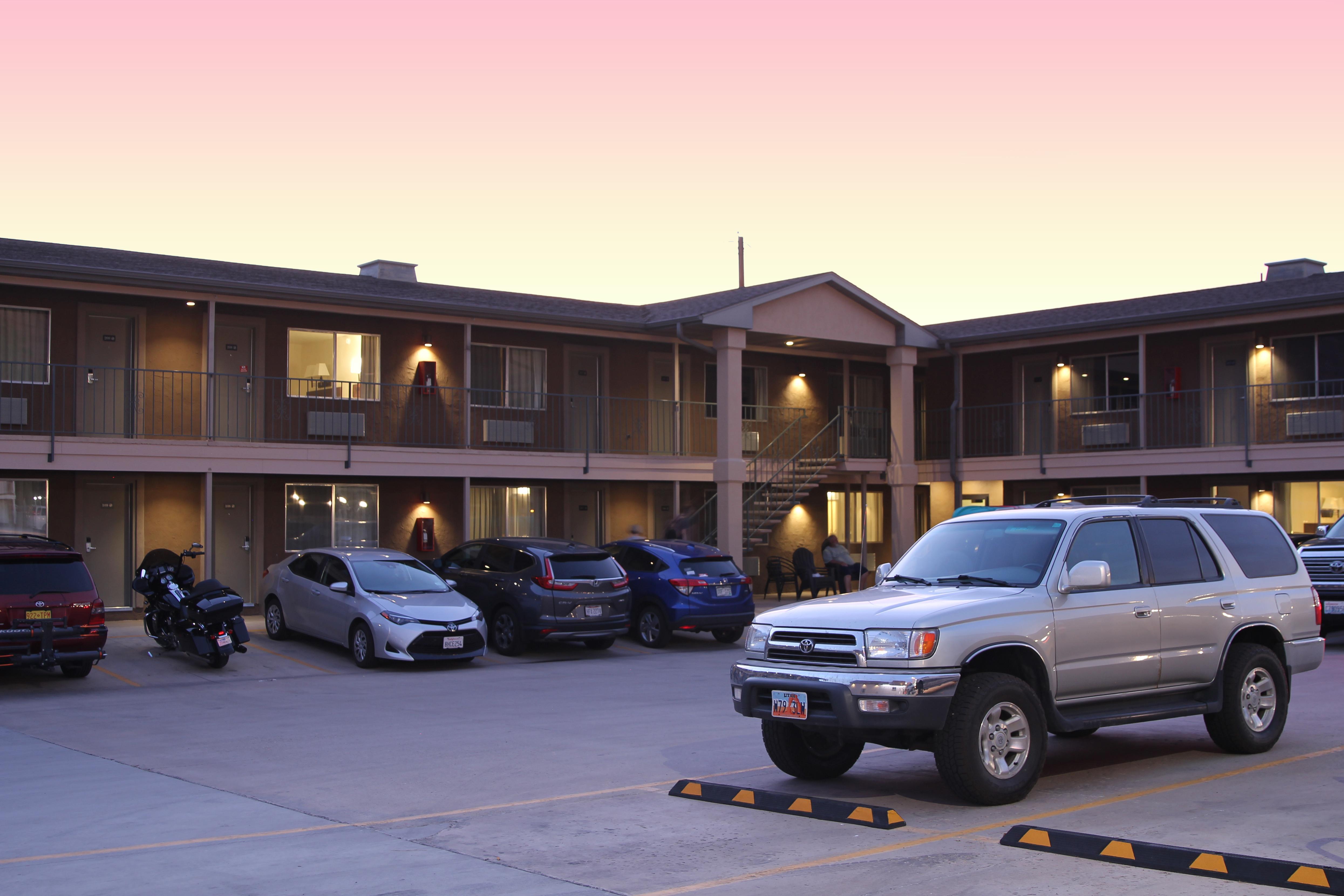 Bowen Motel 2*