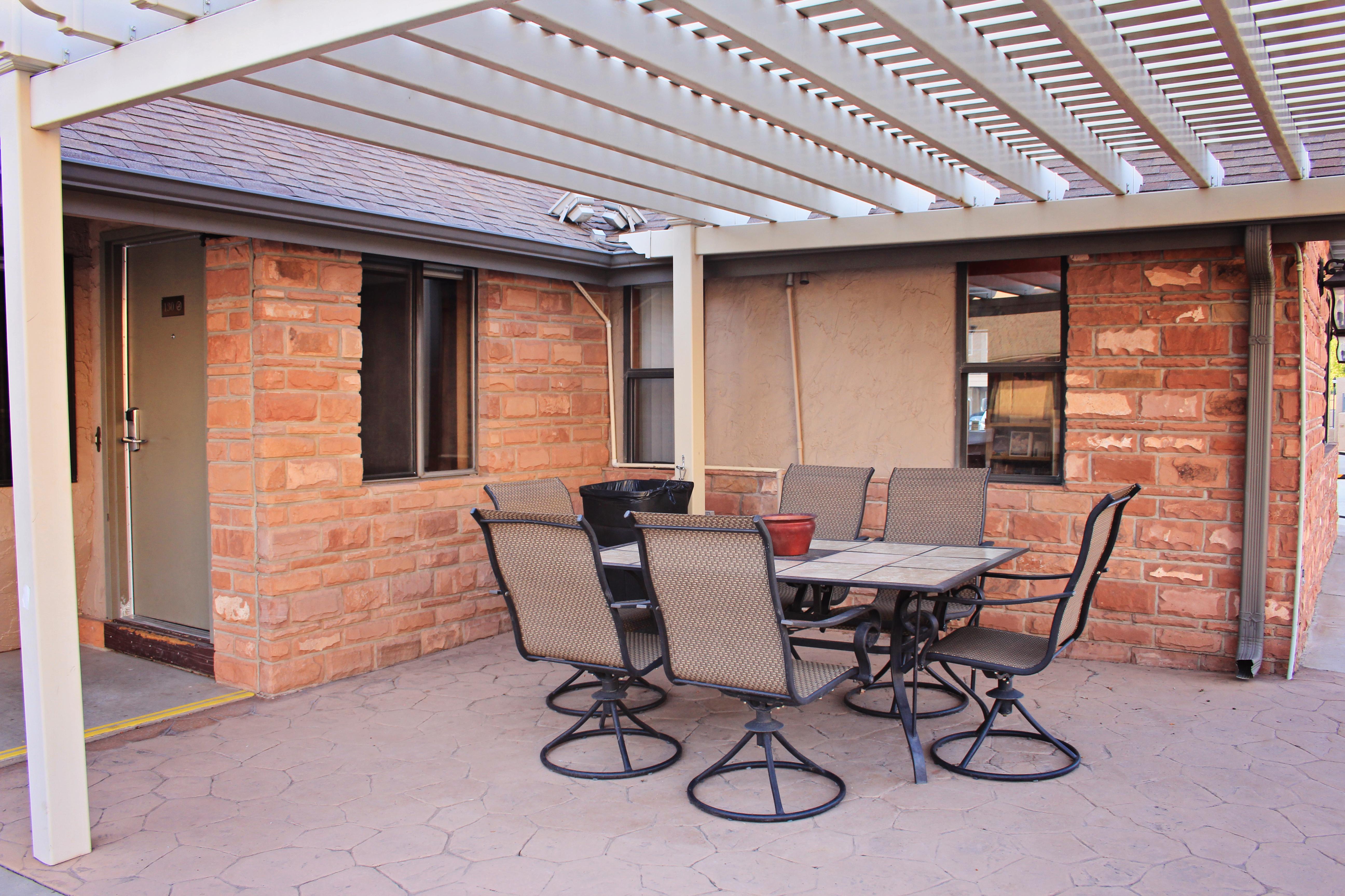 Bowen Motel 2*