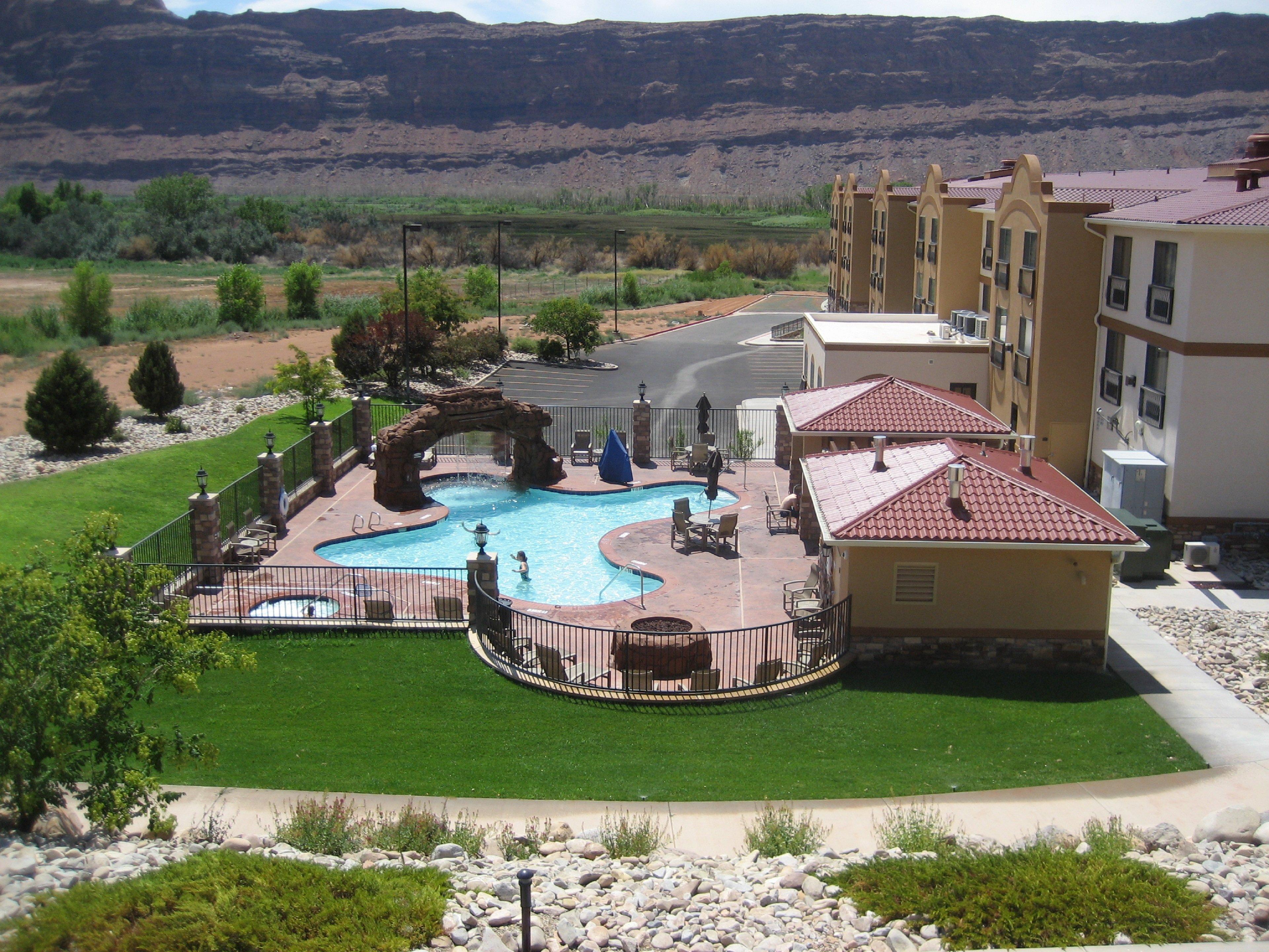 Express & By Ihg Hotel 3*