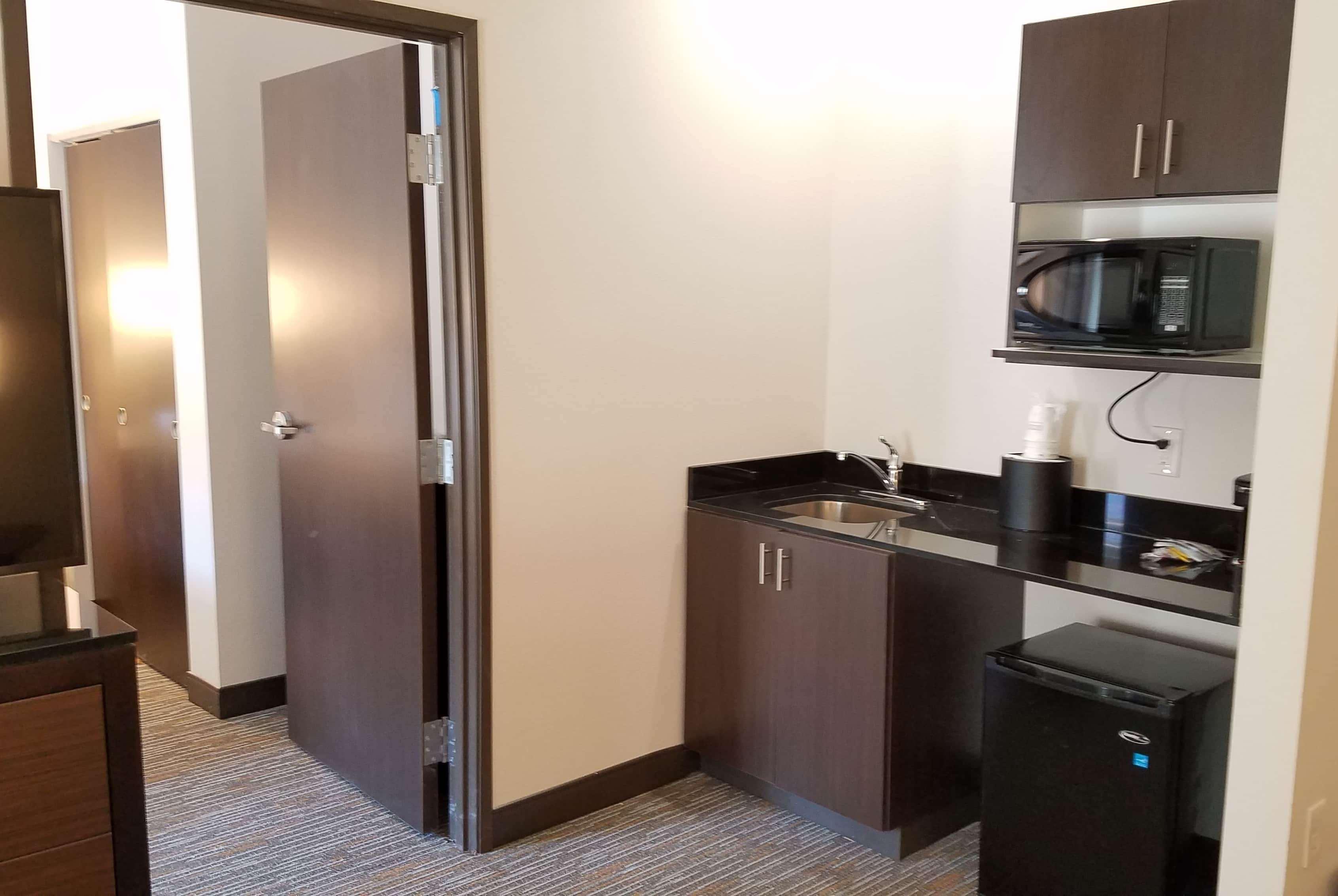 Wingate By Wyndham Hotel
