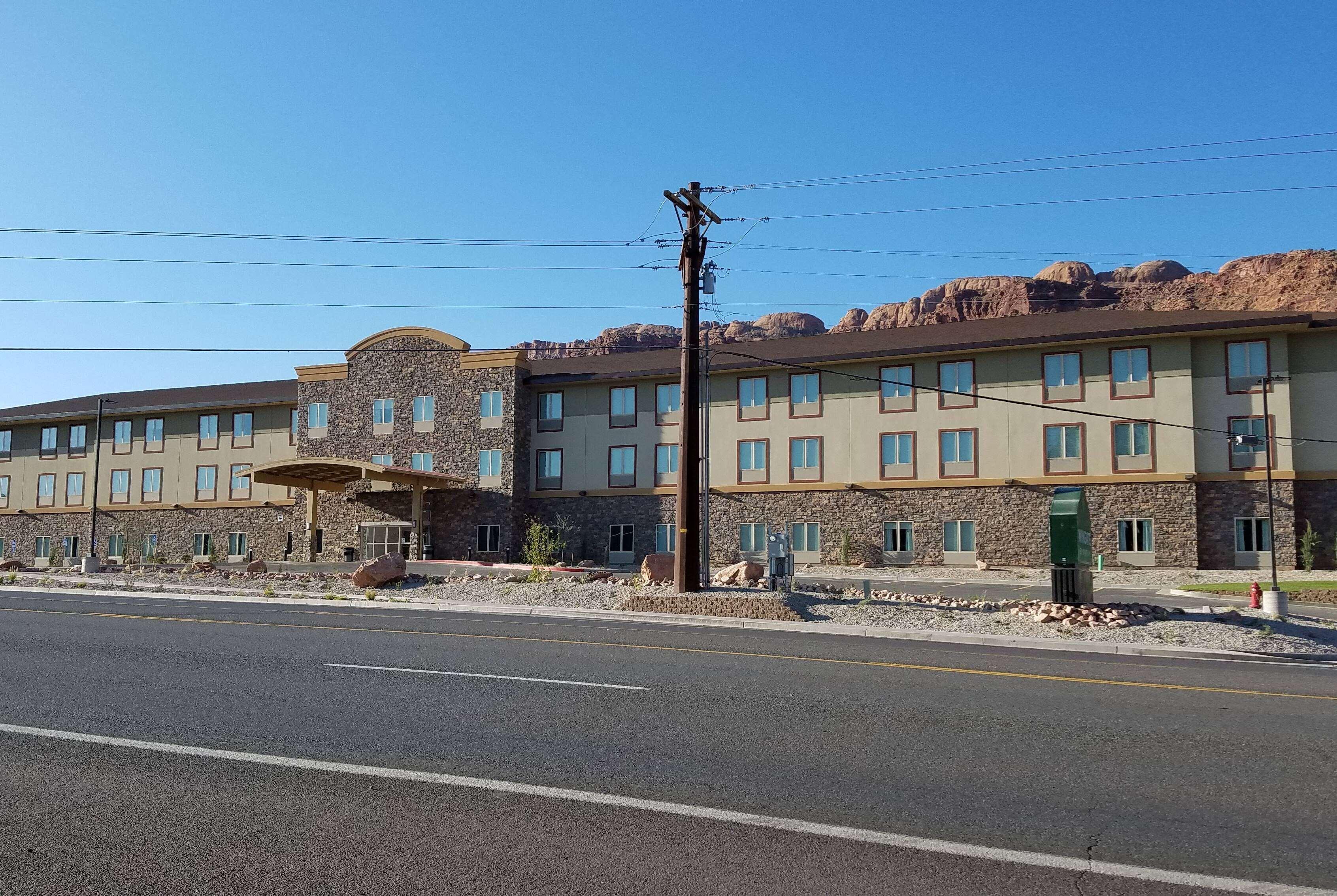 Wingate By Wyndham Hotel