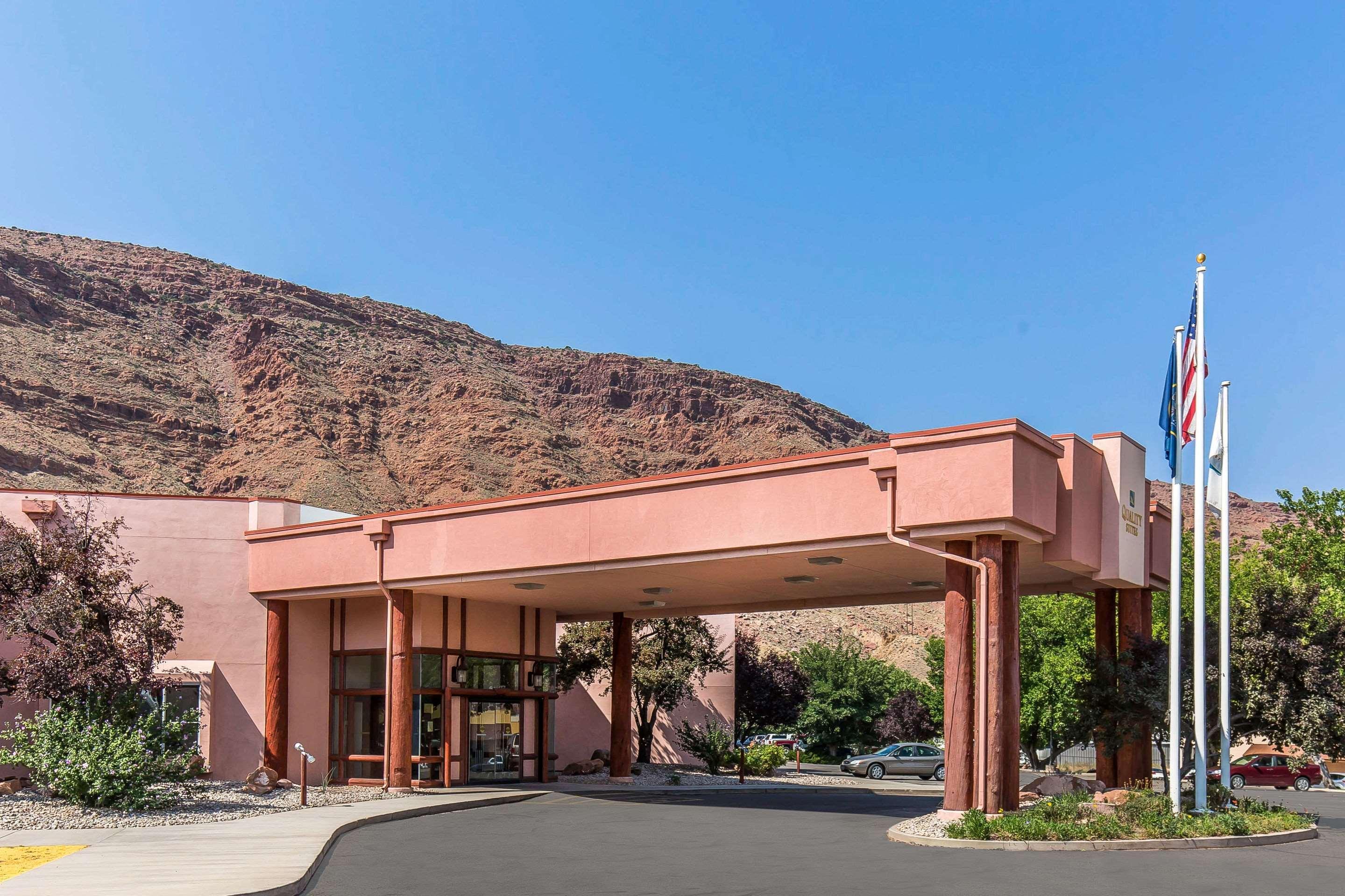 Quality Near Arches National Park Hotel 2*