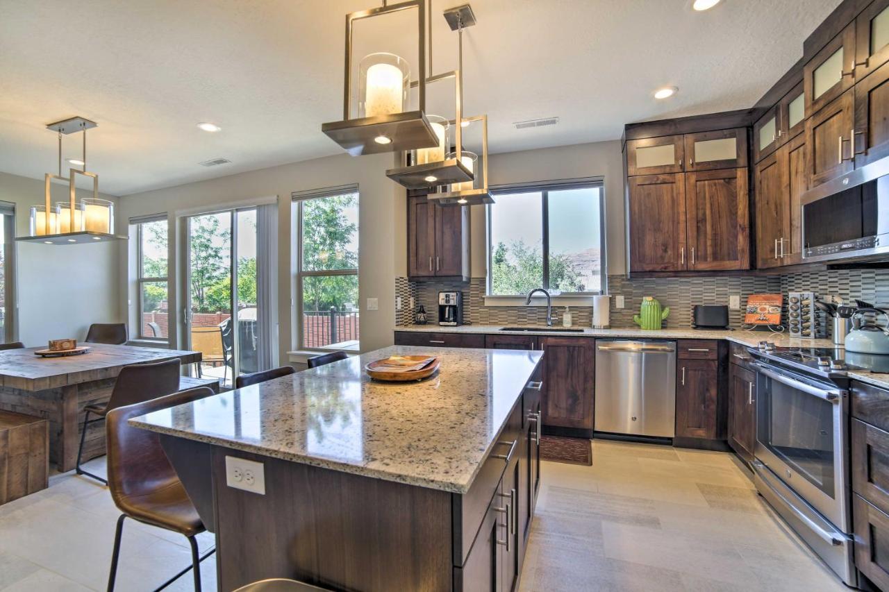 Holiday home Luxury Vacation With Pool Access! Moab