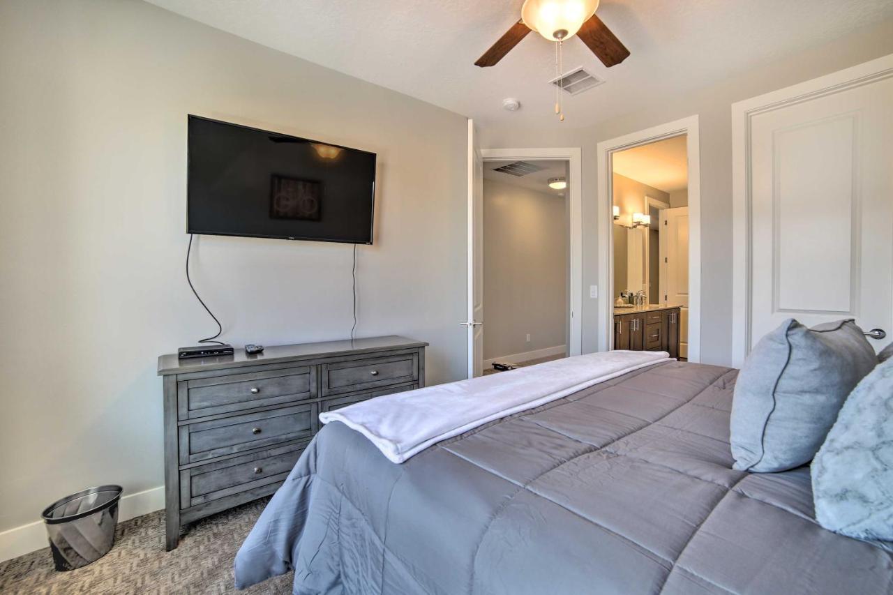 Holiday home Luxury Vacation With Pool Access! *