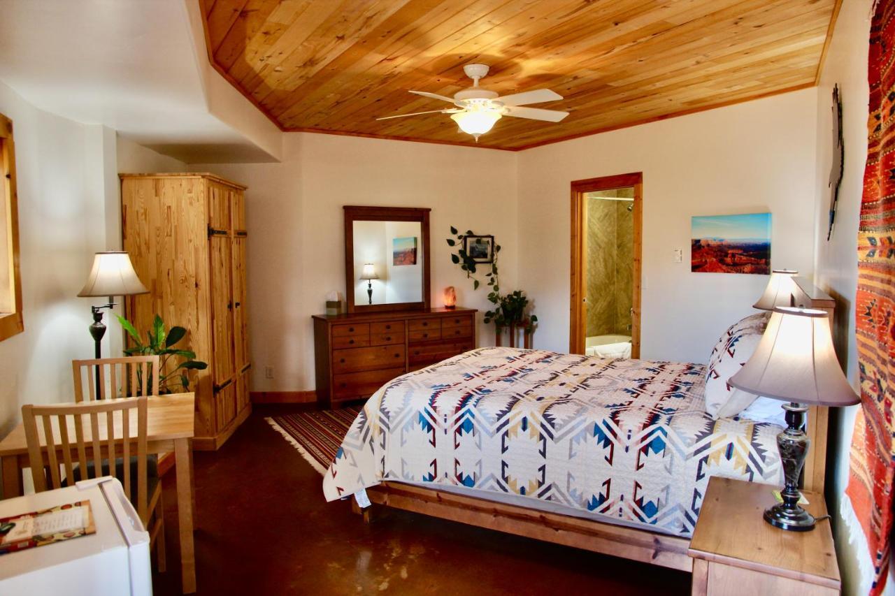 Red Moon Bed & Breakfast *