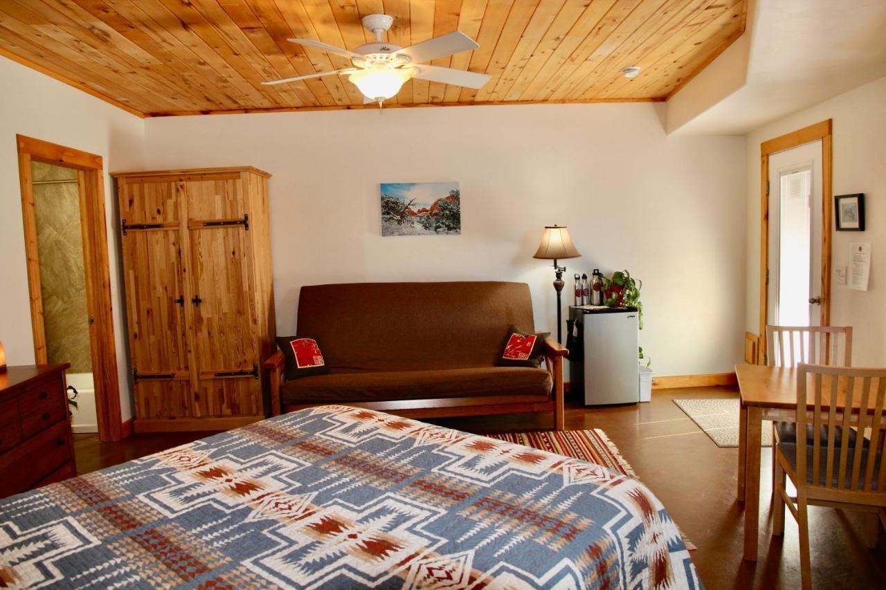 Red Moon Bed & Breakfast *