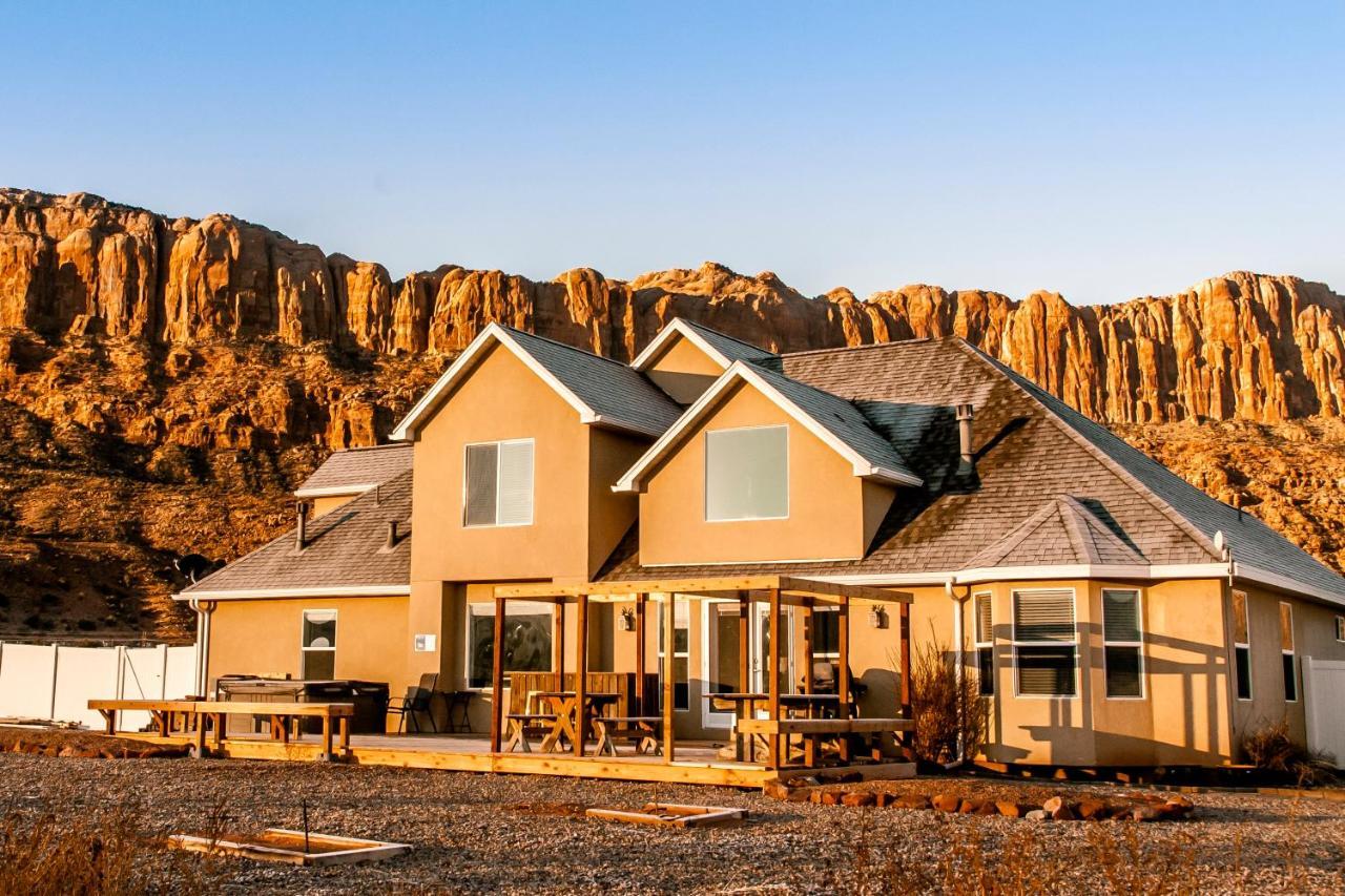 Desert Home, 4 Bedroom Private House, Sleeps 10, Pet Friendly Moab