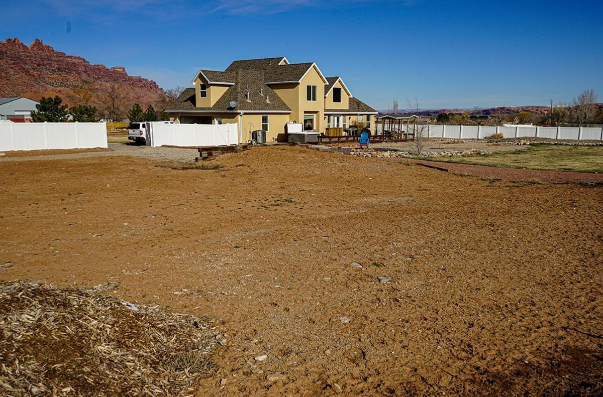 Desert Home, 4 Bedroom Private House, Sleeps 10, Pet Friendly * Moab