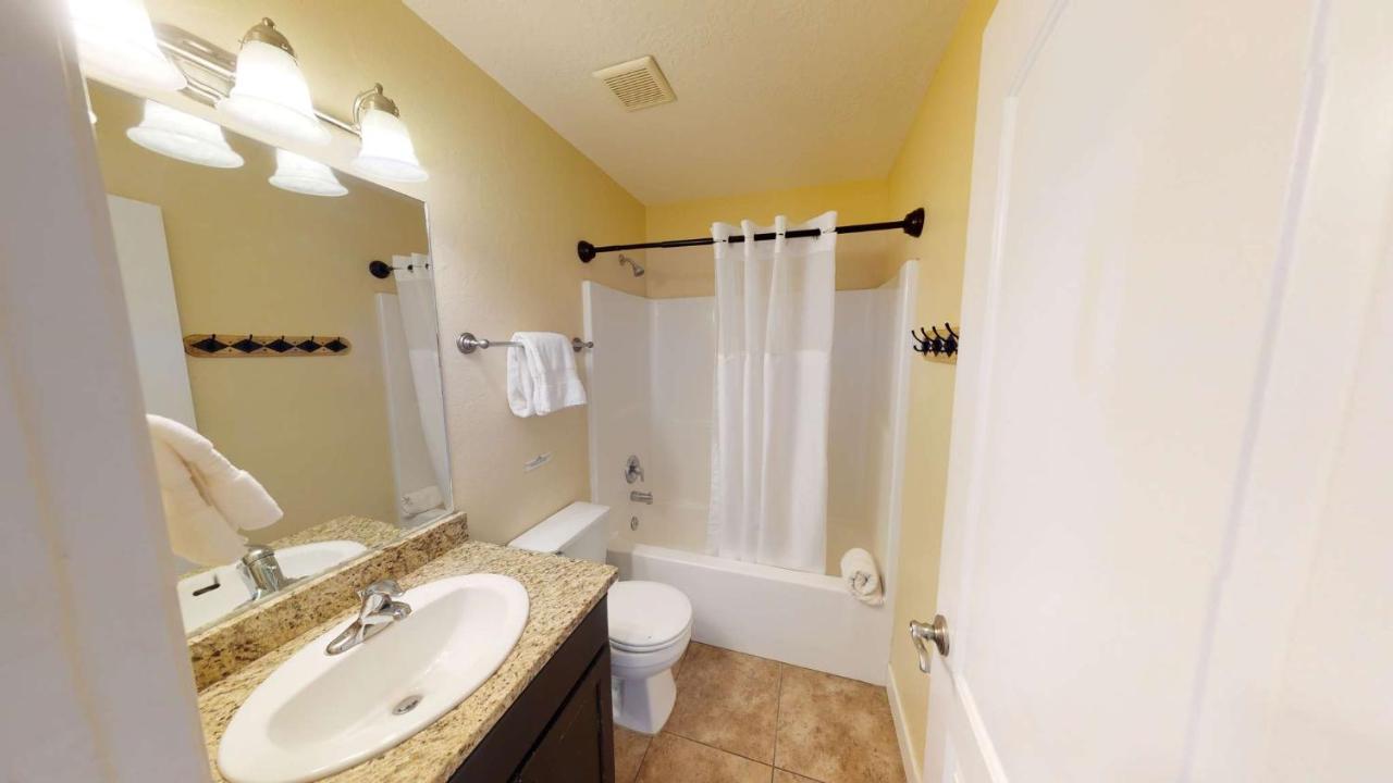Desert Home, 4 Bedroom Private House, Sleeps 10, Pet Friendly