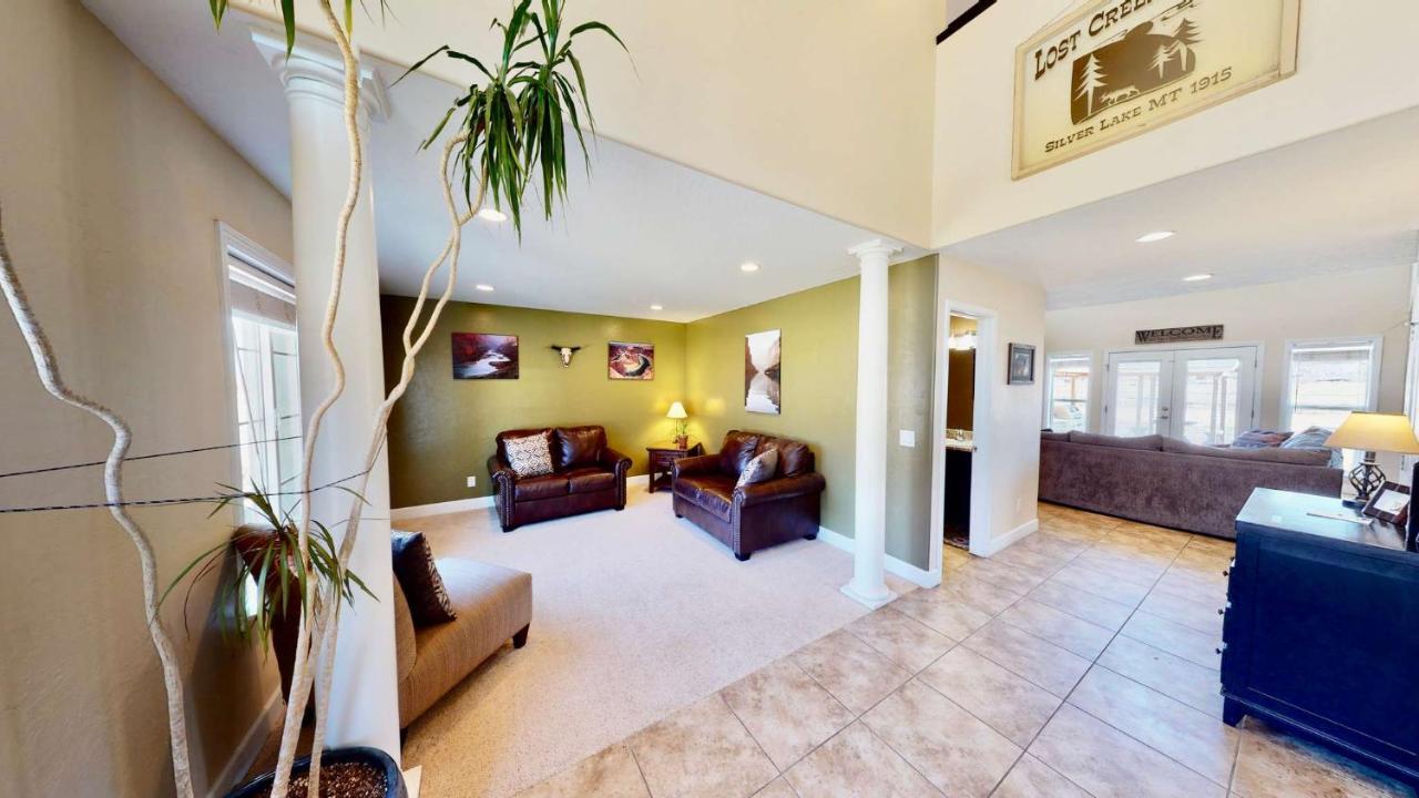 Desert Home, 4 Bedroom Private House, Sleeps 10, Pet Friendly * Moab